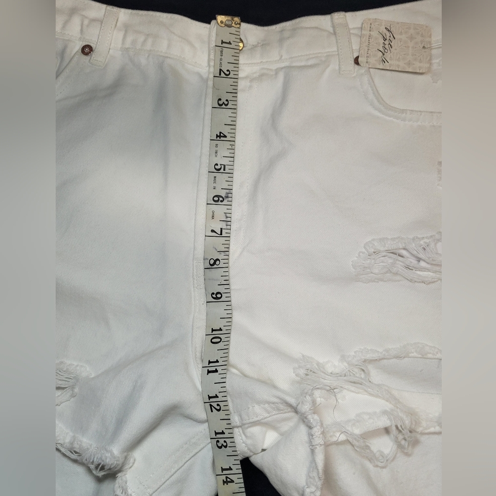 Free People• Optic White Distressed Button-Up Jean Shorts▪︎ Size 32 *NEW* - Picture 16 of 16